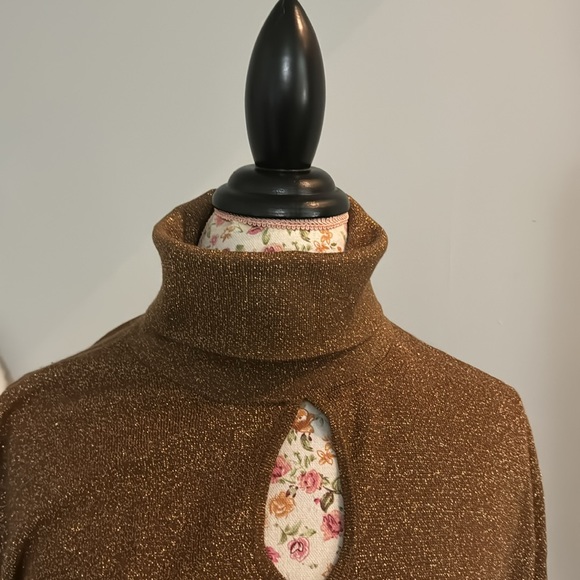 NWOT⭐️* Lane Bryant Copper MetallicT-neck sweater w/RhinestnButton slv Sz 22/24✨ - Picture 3 of 10